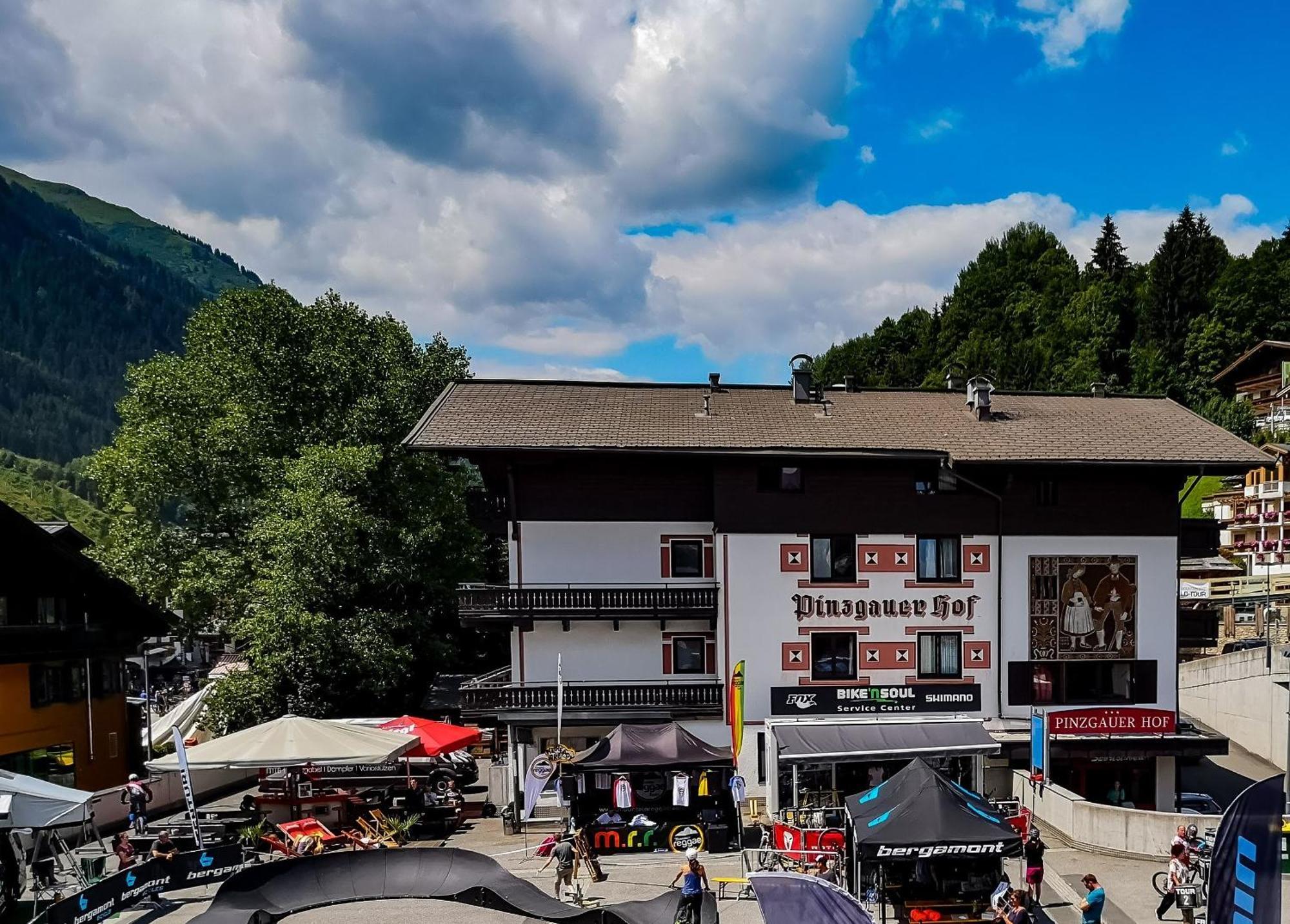 Hotel Pinzgauerhof - Inclusive Evening Dinner Saalbach-Hinterglemm Kültér fotó